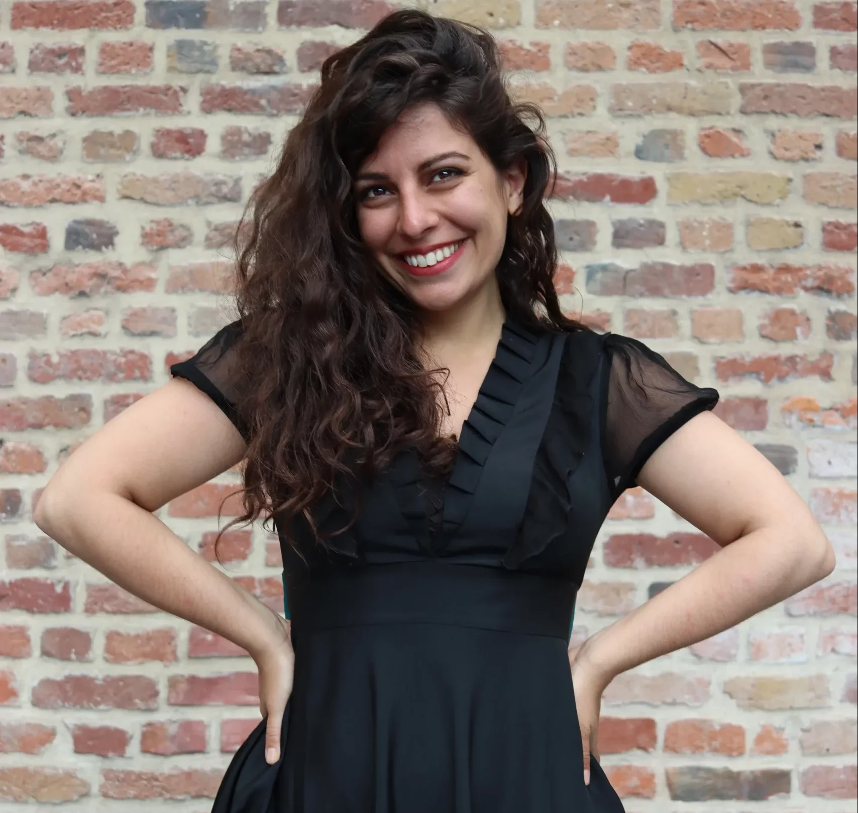 Dana, votre coach relooking en entreprise, avec un grand sourire