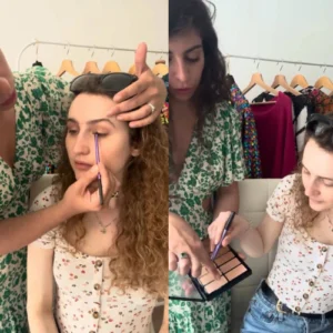 L'image montre deux jeunes femmes dans un environnement de boutique, l'une en train d'appliquer du maquillage sur le visage de l'autre.