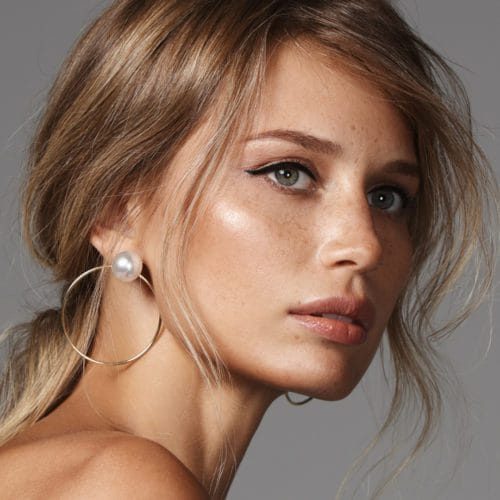 les secrets d’une beauté naturelle Femme en portrait avec une beauté naturelle illustrant les secrets.